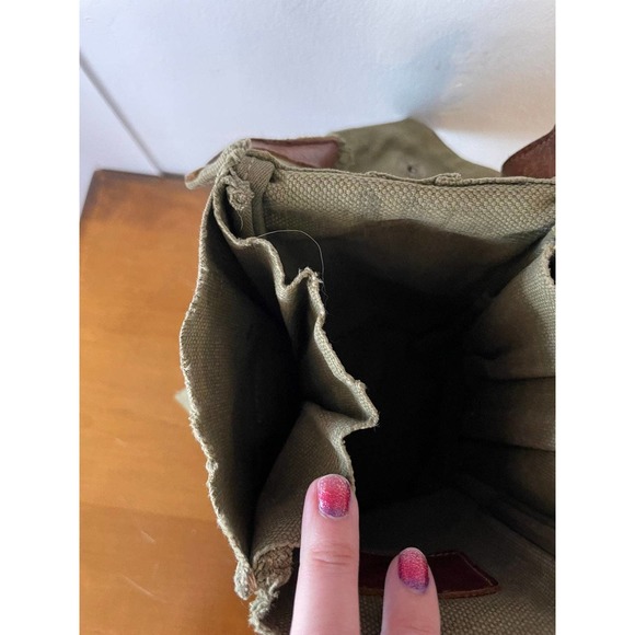 Antique World War military gas mask bag - Picture 9 of 12